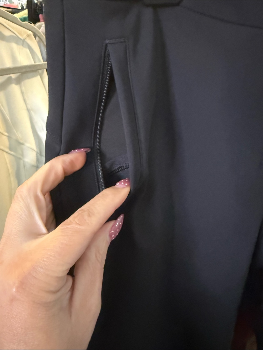 NWT Lululemon On The Move Pant *28" Black - Picture 6 of 7